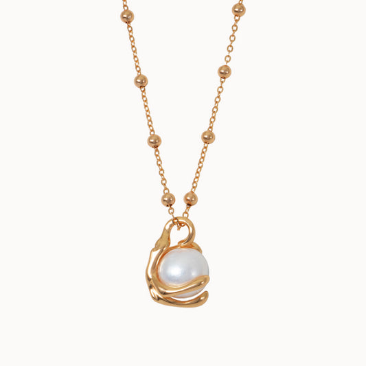 Lost Beauty Golden Meaningful Necklace Inlaid Natural Pearl